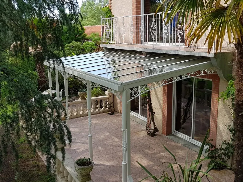 Abri & Pergola en Fer Forgé avec Toiture Verre